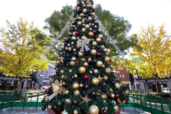 大橋駅前クリスマスツリーのサムネイル