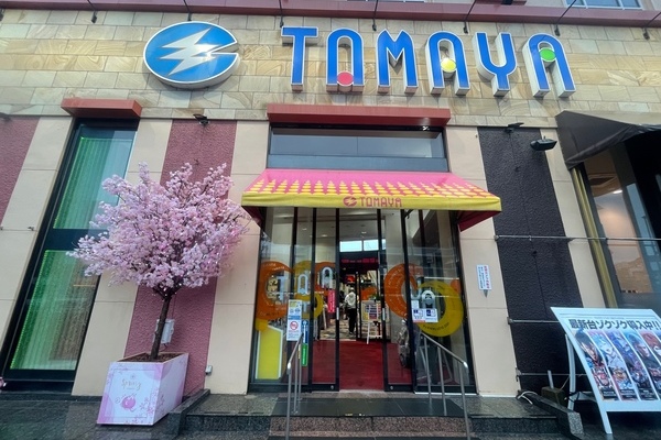 「TAMAYA　室見店」イルミネーション付き桜の装飾