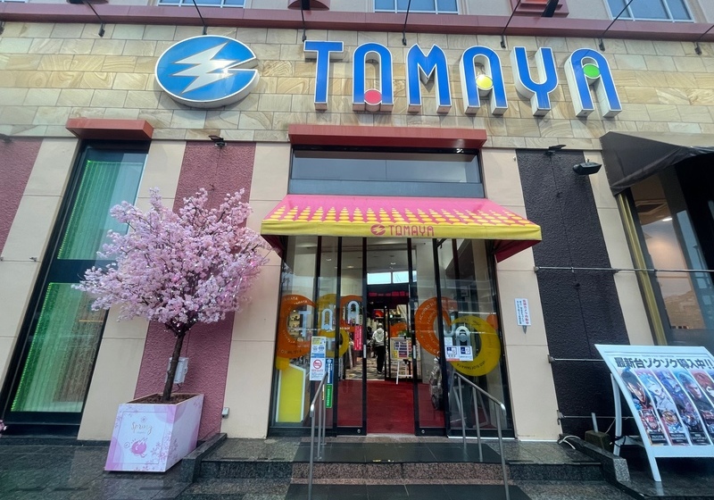 「TAMAYA　室見店」イルミネーション付き桜の装飾